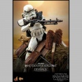 Hot Toys Sandtrooper Sergeant & Dewback - Star Wars Episode IV