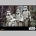 Hot Toys Stormtrooper with Death Star Environment - Star Wars