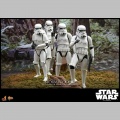 Hot Toys Stormtrooper with Death Star Environment - Star Wars