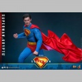 Hot Toys Superman & Krypto - Superman (2025)