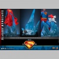 Hot Toys Superman & Krypto - Superman (2025)