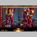 Hot Toys Iron Man Mark III (Armor Suit Up Version) - Iron Man