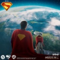 Mezco Toys Superman 1/12 - Superman (2025)