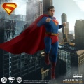 Mezco Toys Superman 1/12 - Superman (2025)