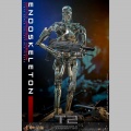 Hot Toys Endoskeleton (Battle Damaged Version) - Terminator 2