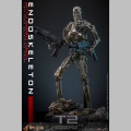 Hot Toys Endoskeleton (Battle Damaged Version) - Terminator 2