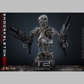Hot Toys Endoskeleton (Battle Damaged Version) - Terminator 2