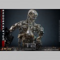 Hot Toys Endoskeleton (Battle Damaged Version) - Terminator 2