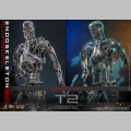 Hot Toys Endoskeleton (Battle Damaged Version) - Terminator 2