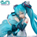 Hatsune Miku x OO Gundam 45th Anniversary - Mobile Suit Gundam x Hatsune Miku (Megahouse)