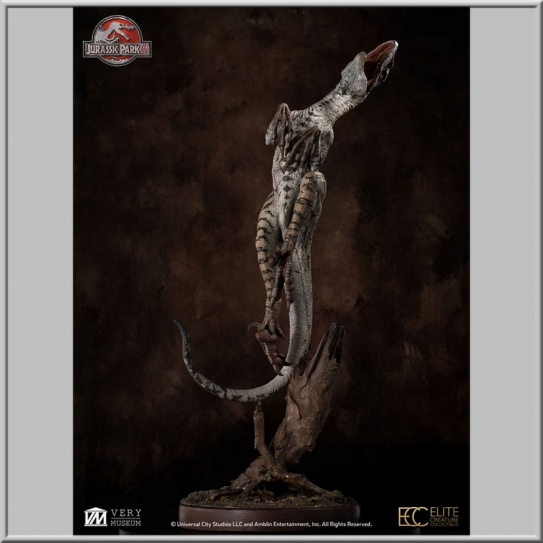 ECC 1/4 Female Velociraptor White Queen - Jurassic Park 3