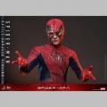 Hot Toys Spider-Man (Battle Damaged Version) - Spider-Man