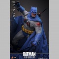 Hot Toys Batman (Battle Damaged Version) - Batman: The Dark Knight Returns