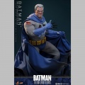 Hot Toys Batman (Battle Damaged Version) - Batman: The Dark Knight Returns