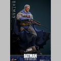 Hot Toys Batman (Battle Damaged Version) - Batman: The Dark Knight Returns