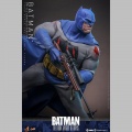 Hot Toys Batman (Battle Damaged Version) - Batman: The Dark Knight Returns