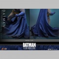 Hot Toys Batman (Battle Damaged Version) - Batman: The Dark Knight Returns