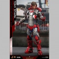 Hot Toys Tony Stark (Mark V Suit Up Version) Deluxe - Iron Man 2