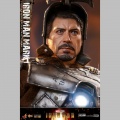 Hot Toys Iron Man Mark I - Iron Man