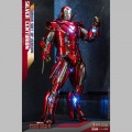 Hot Toys Silver Centurion (Armor Suit Up Version) - Iron Man 3