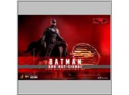 Hot Toys Batman with Bat-Signal - The Batman