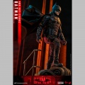 Hot Toys Batman with Bat-Signal - The Batman