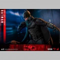 Hot Toys Batman with Bat-Signal - The Batman