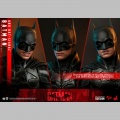 Hot Toys Batman with Bat-Signal - The Batman