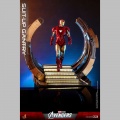 Hot Toys Iron Man Suit-Up Gantry - Les Avengers