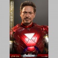 Hot Toys Iron Man Mark VI (2.0) with Suit-Up Gantry - The Avengers