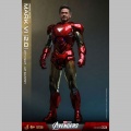 Hot Toys Iron Man Mark VI (2.0) with Suit-Up Gantry - The Avengers