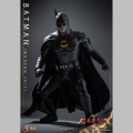 Hot Toys Batman (Modern Suit) - The Flash