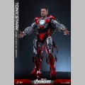 Hot Toys Tony Stark (Mark VII Suit-Up Version) - Avengers